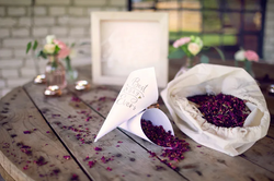 Rożki Papierowe na Konfetti Płatki Róż 16cm 10szt.