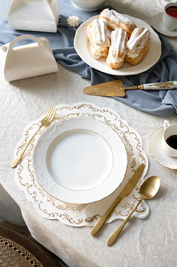 Serwetki Białe ze Złotym Ornamentem 33x33cm12szt.